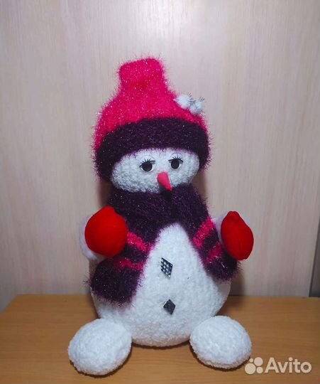 Игрушка снеговик вязаный новогодний