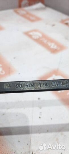 Поводок стеклоочистителя передний правый Opel