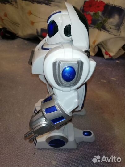 Робот трансформер танцующий