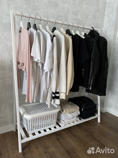 Вешалка напольная деревянная