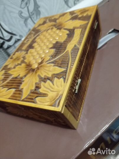 Деревянная шкатулка