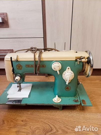 Швейная машина Чайка