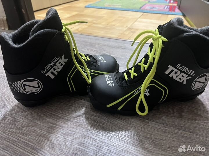 Лыжные ботинкив