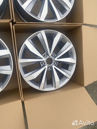 Диски новые оригинал Karoq Octavia Taos R17