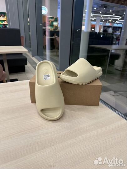 Тапки adidas Yeezy Slide бежевые (36-45)