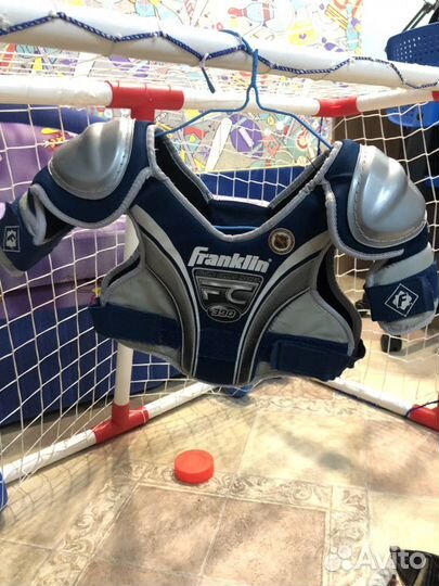 Хоккейный нагрудник