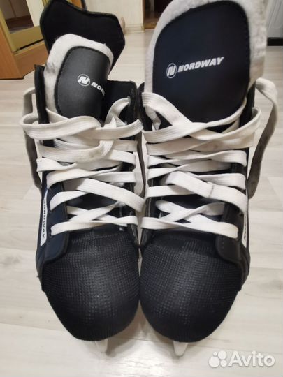 Коньки хоккейные