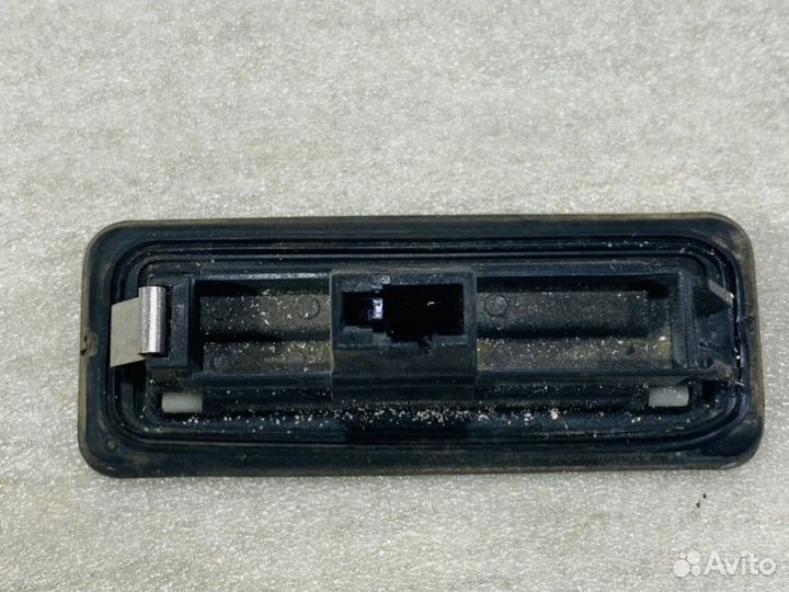 Кнопка открывания багажника Skoda Rapid седан 1.6