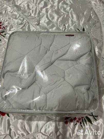 Наматрасник Moon