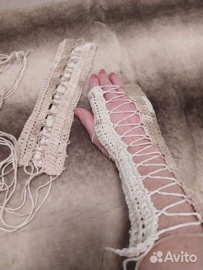 Перчатки, митенки на шнуровке