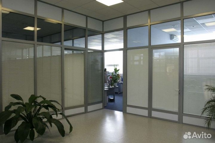 Алюминиевая дверь новая