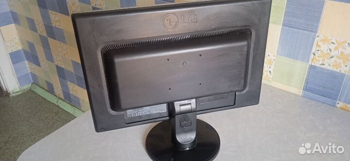 Монитор LG W2042S