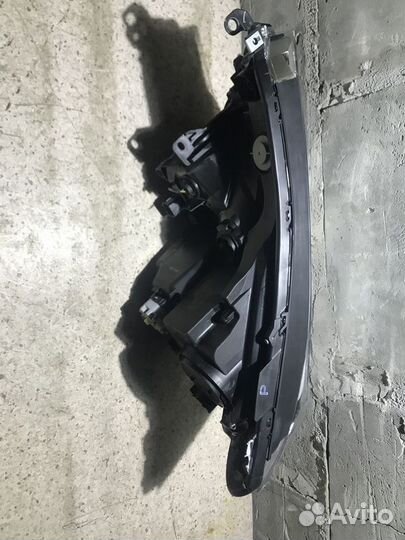 Фара Toyota RAV4