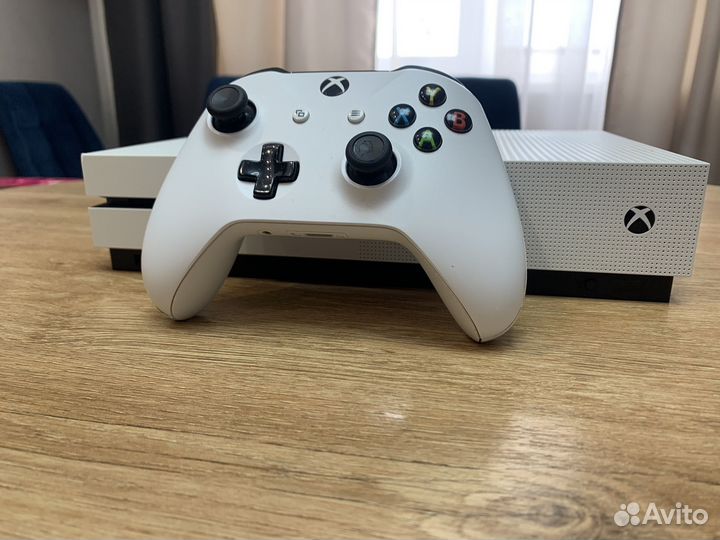 Xbox One S 1TB 450 игр