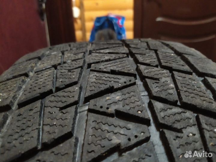 Bridgestone Blizzak DM-V1 255/60 R18