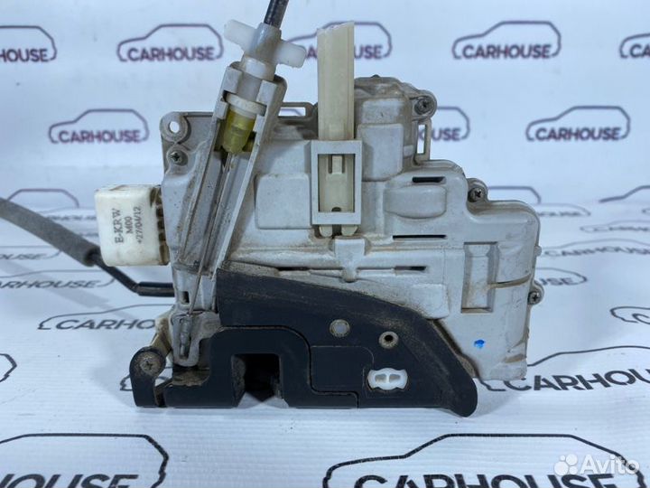 Замок двери задний правый Volkswagen Touareg NF