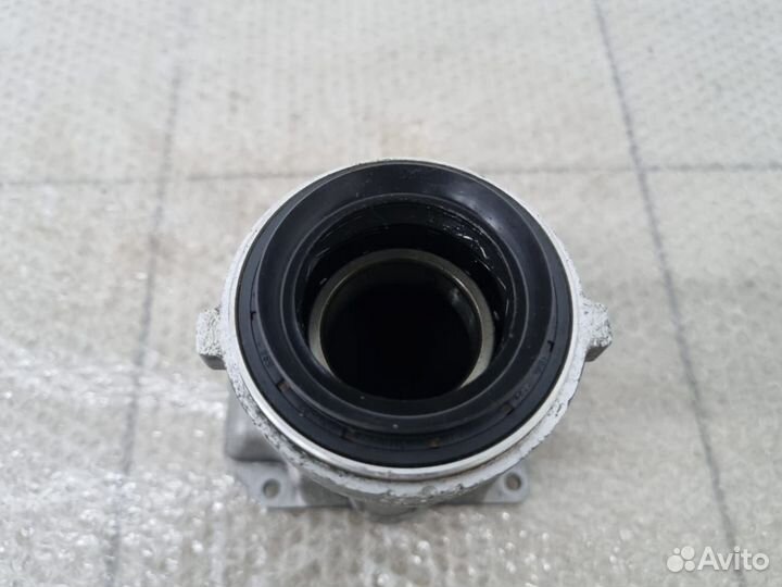 Опорный кронштейн привода BMW X5 X6 E70 E71