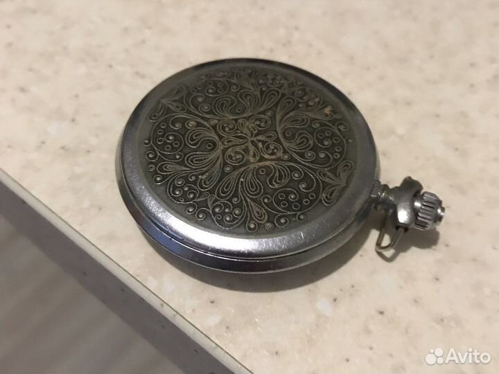 Серебренные часы