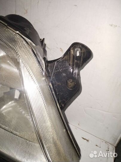 Правая фара opel meriva А 93175365