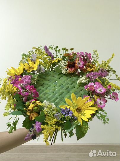 Букет на каркасе из полевых цветов