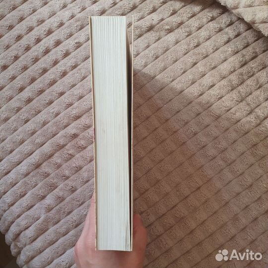 Книга розовый лифчик чёрный пиджак
