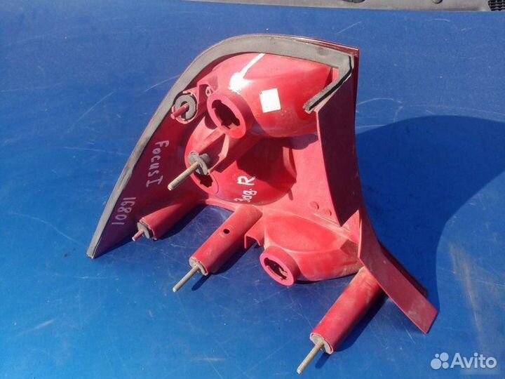 Фонарь задний правый Ford Focus 1