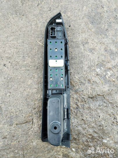 Блок управления стеклоподъемниками передней левой