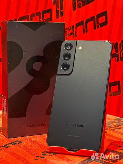 Samsung Galaxy S22, 8/256 ГБ