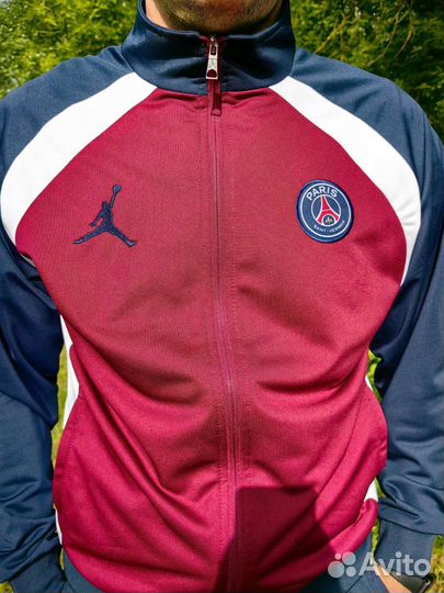 Спортивный костюм