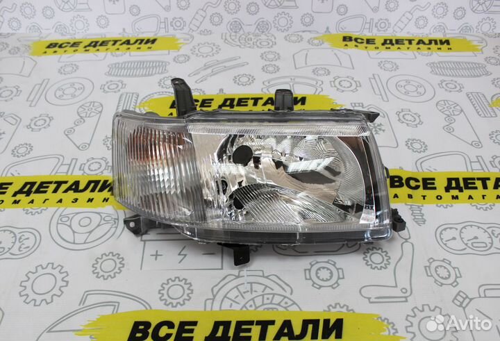 Фара Toyota Probox 02-14