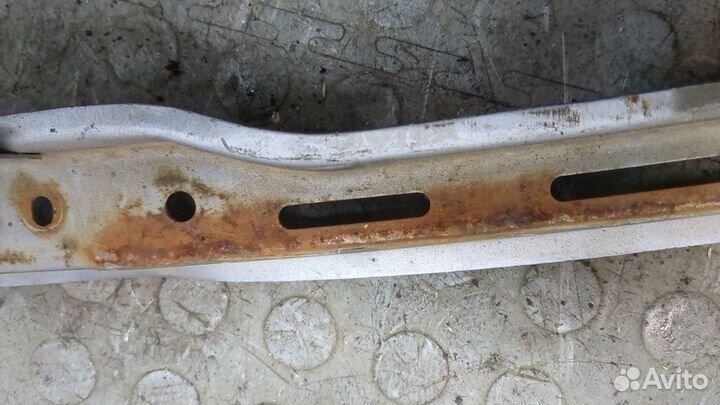 Усилитель бампера Lexus LX, 2000