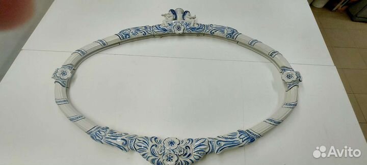 Большая антикварная рама для зеркала.фаянс