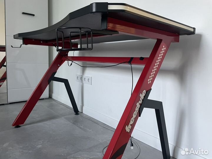 Компьютерный стол/RGB подсветка/Стильный дизайн