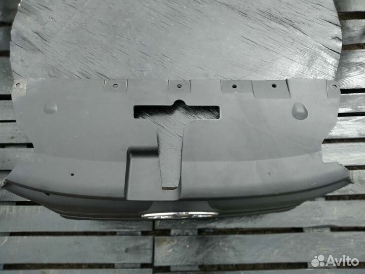 Передняя решетка радиатора LADA Vesta