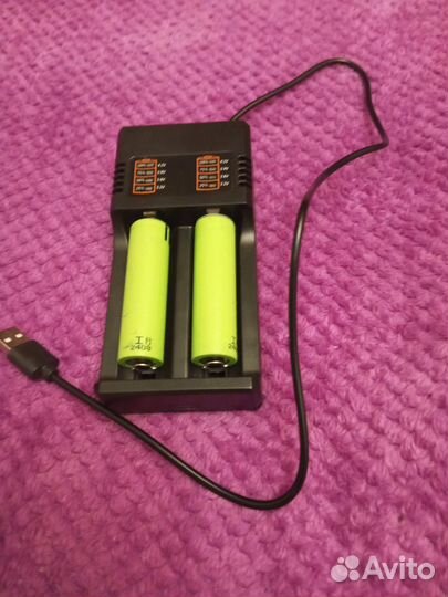 Продаю зарядное устройство и аккумуляторы