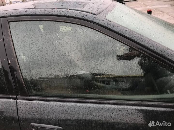 Стекло переднее правое Mitsubishi Galant 8