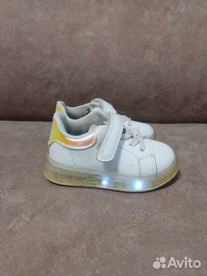 Кроссовки для девочки