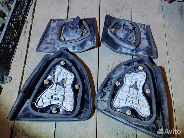 Задние фонари Mitsubishi Carisma.Митсубиси Каризма