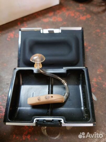 Слуховой аппарат на батарейке