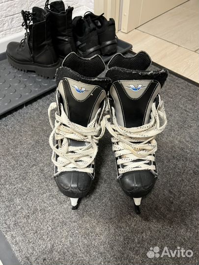 Хоккейные коньки ccm