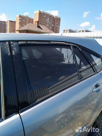 Стекло двери заднее левое Toyota Harrier MCU35