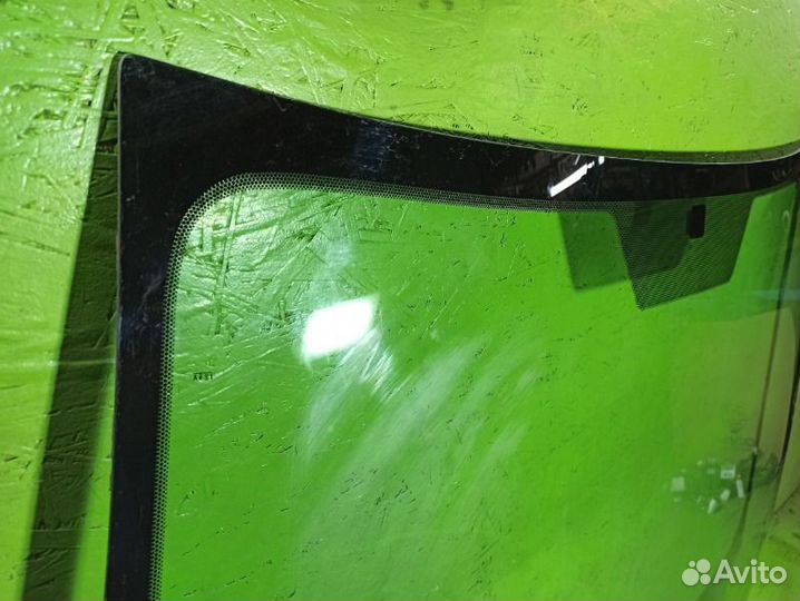 Стекло лобовое Toyota Yaris XP90 1KR 2008