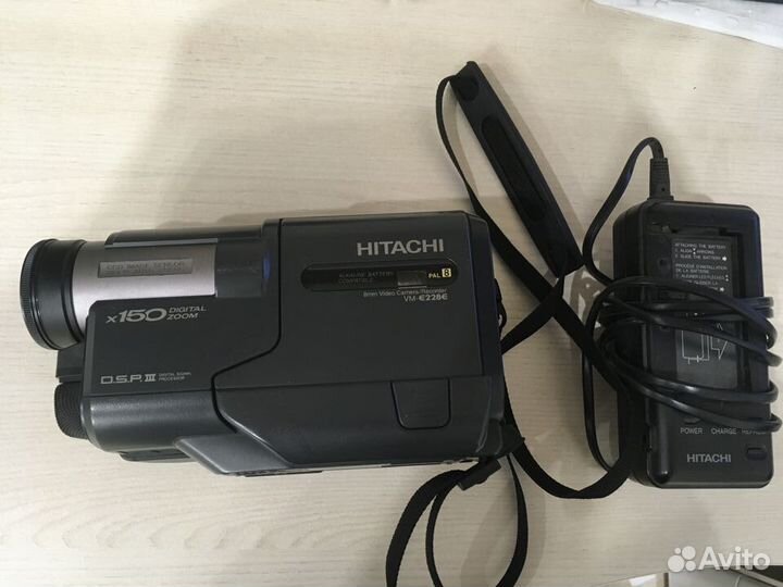 Видеокамера Hitachi VM-E228E