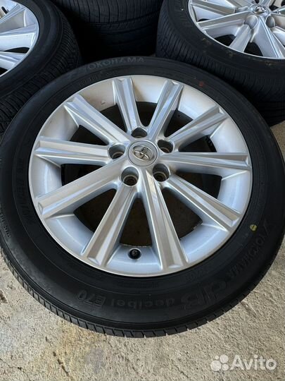 На камри,короллу 215/55/17 оригинал