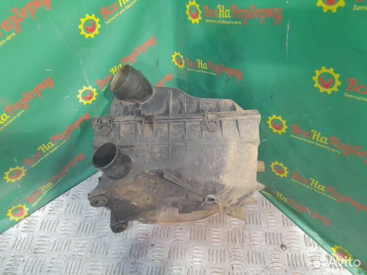 Корпус воздушного фильтра Volkswagen Passat B4