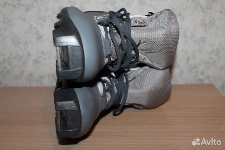 Лыжные ботинки.37