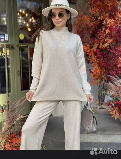 Вязаный трикотажный костюм