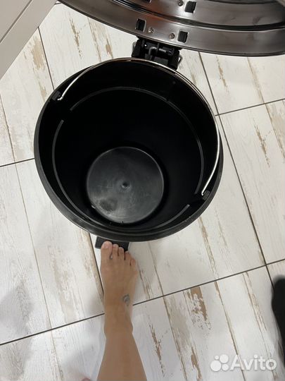 Мусорное ведро с педалью