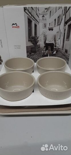 Набор керамических форм на подносе