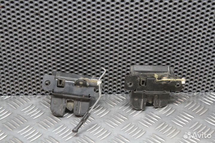 Замок багажника Volkswagen Touareg 7L